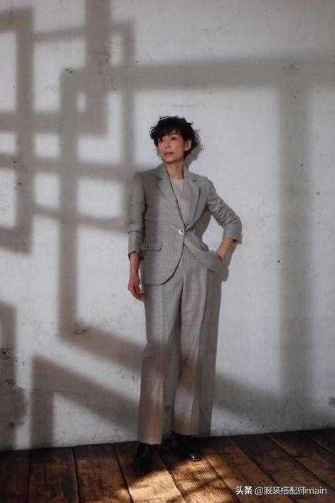 中年阿姨别一味打扮花哨，学日本中年女人这样穿，知性优雅又高级