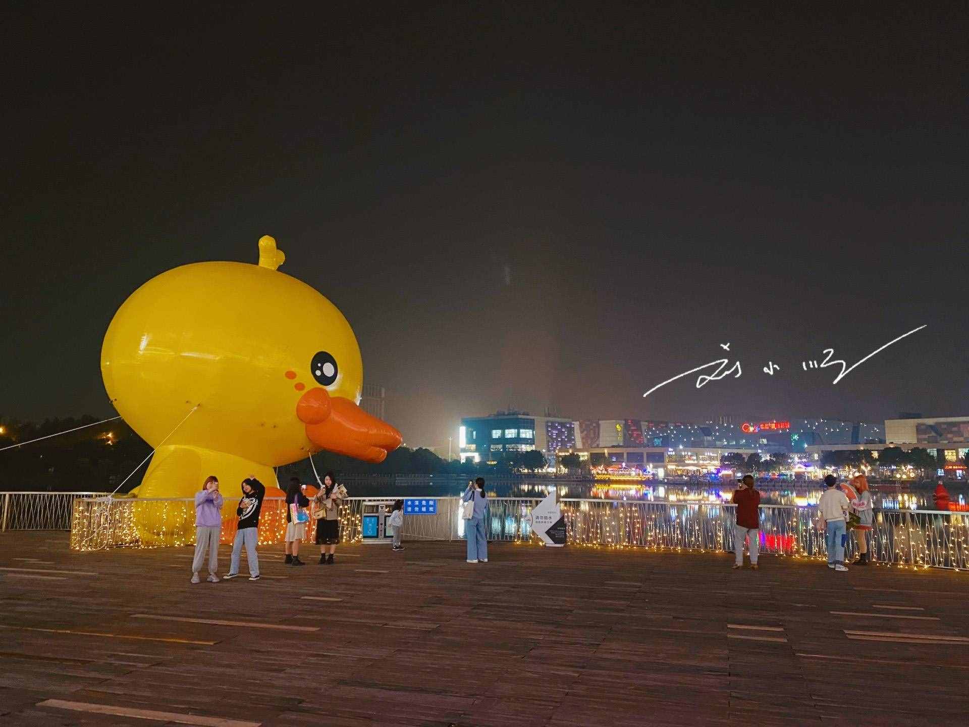 南京郊区的“热门”商场，人气不输市区，游客：一听名字就很霸气