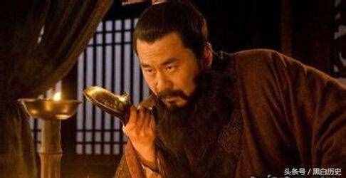 “奉天子以令不臣”和“挟天子而令诸侯”有啥区别？难怪袁绍要输