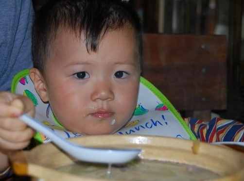 5个月宝宝总吐奶?可能是因为脾胃差,3个方法判断,1招养脾!