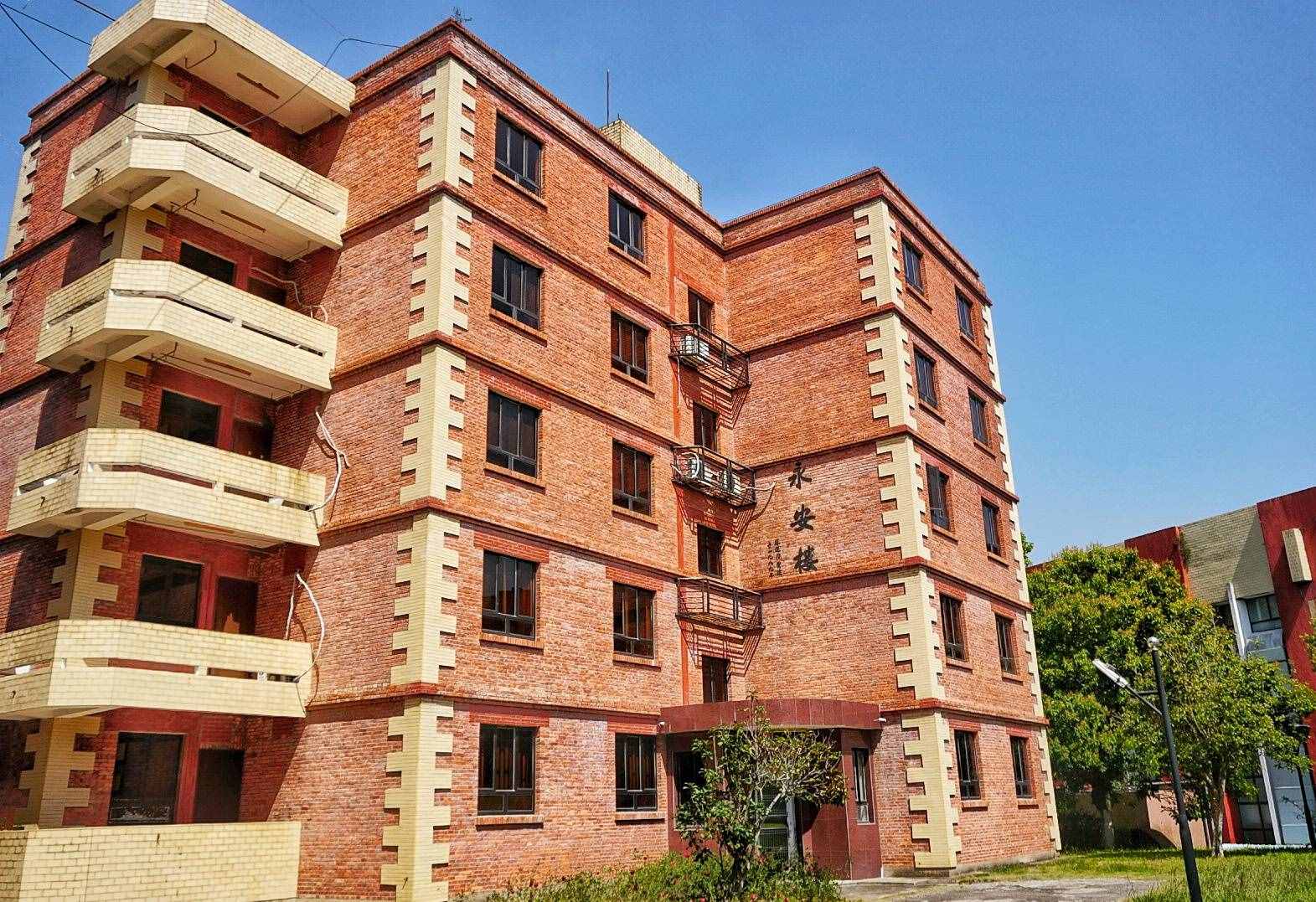 中国第一所民办本科高校，学校风景优美，不输厦门大学