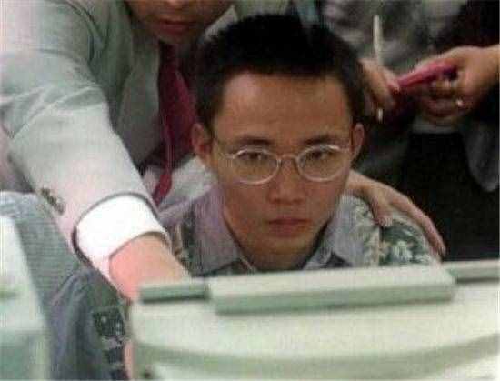 一出手瘫痪6000万台电脑，造成恐慌损失数亿，面对媒体他不会说话