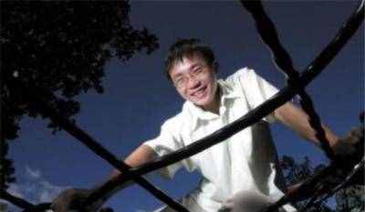 一出手瘫痪6000万台电脑，造成恐慌损失数亿，面对媒体他不会说话