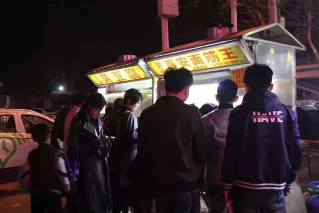 郑州北大学城英才街，多少人魂牵梦绕的地方！